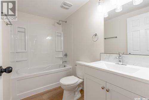 431 P Avenue N, Saskatoon, SK - Indoor Photo Showing Bathroom