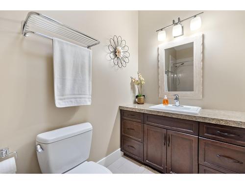 3713 Powell Road, Castlegar, BC - Indoor Photo Showing Bathroom