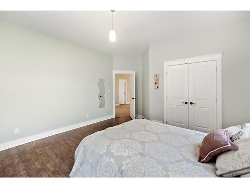 3713 Powell Road, Castlegar, BC - Indoor Photo Showing Bedroom