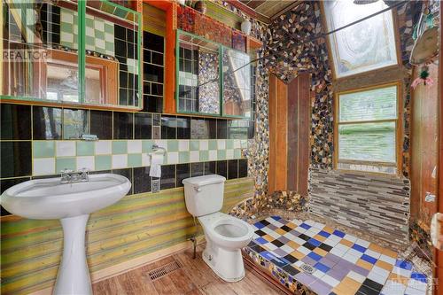 19 Hurdman Road, Ottawa, ON - Indoor Photo Showing Bathroom