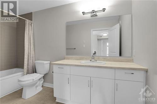 Main Bathroom - 543 Labrador Crescent, Ottawa, ON - Indoor Photo Showing Bathroom