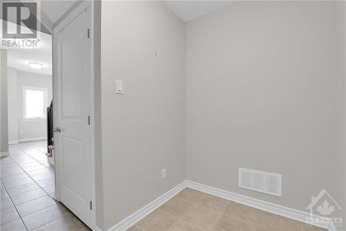 543 Labrador Crescent, Ottawa, ON - Indoor Photo Showing Other Room