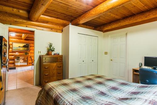 3150 Hanna Creek Road, Warfield, BC - Indoor Photo Showing Bedroom