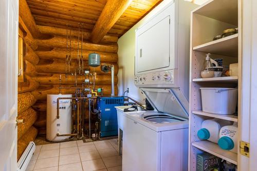 3150 Hanna Creek Road, Warfield, BC - Indoor Photo Showing Laundry Room