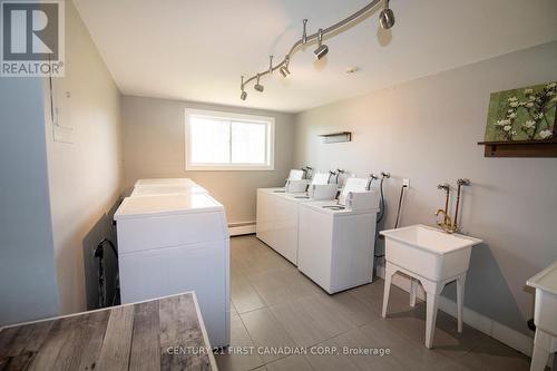 1005 Notre Dame Dr, London, ON - Indoor Photo Showing Laundry Room