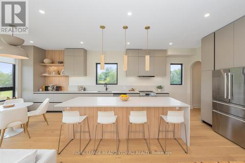363 Albert St, Guelph/Eramosa, ON - Indoor Photo Showing Kitchen With Upgraded Kitchen