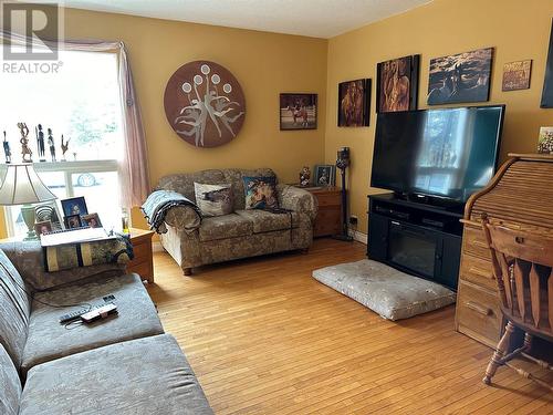 169 Moody Street, Princeton, BC - Indoor Photo Showing Living Room