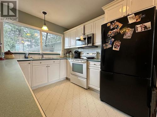 169 Moody Street, Princeton, BC - Indoor Photo Showing Kitchen