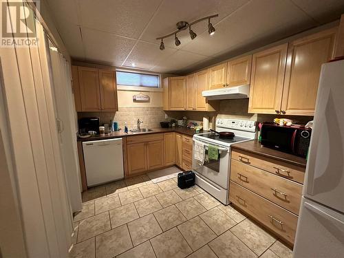 169 Moody Street, Princeton, BC - Indoor Photo Showing Kitchen