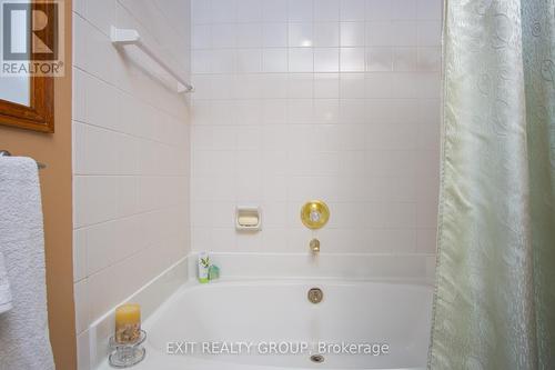 110 Barley Rd, Prince Edward County, ON - Indoor Photo Showing Bathroom