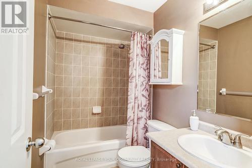 20 Villers St, Barrie, ON - Indoor Photo Showing Bathroom
