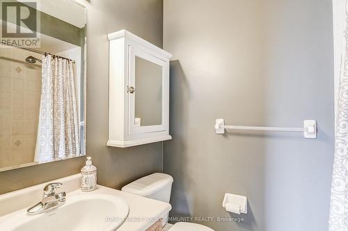 20 Villers St, Barrie, ON - Indoor Photo Showing Bathroom