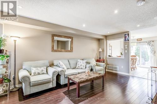 20 Villers St, Barrie, ON - Indoor Photo Showing Living Room