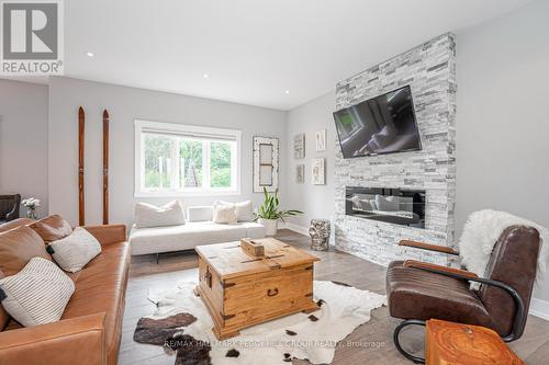 12 Reid'S Rdge, Oro-Medonte, ON - Indoor Photo Showing Living Room With Fireplace