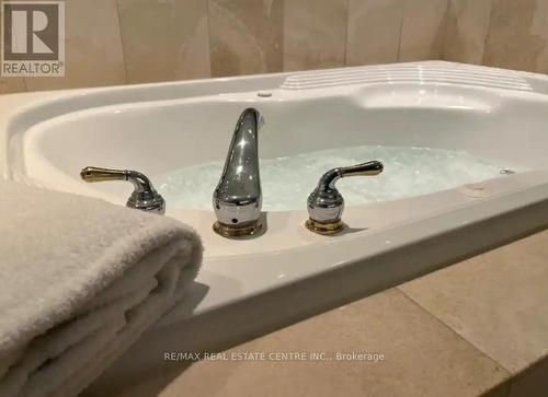 2240 - 90 Highland Drive, Oro-Medonte, ON - Indoor Photo Showing Bathroom