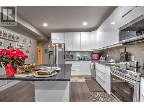 7509 Kennedy Lane, Vernon, BC - Indoor Photo Showing Kitchen