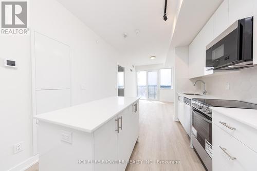 2707 - 15 Ellerslie Avenue, Toronto, ON - Indoor Photo Showing Kitchen With Upgraded Kitchen