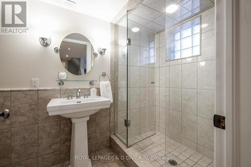 554 Briar Hill Ave, Toronto, ON - Indoor Photo Showing Bathroom