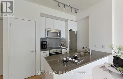4010 - 295 Adelaide Street W, Toronto, ON - Indoor Photo Showing Kitchen With Upgraded Kitchen