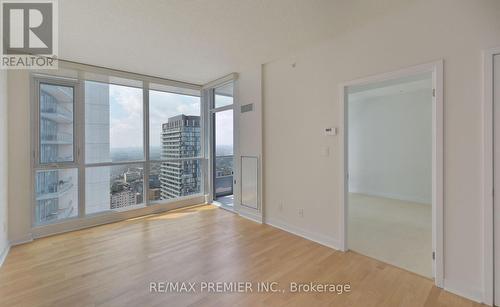 #4010 -295 Adelaide St W, Toronto, ON - Indoor Photo Showing Gym Room