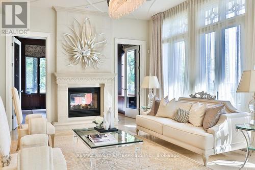 854 Longfellow Avenue, Mississauga, ON - Indoor Photo Showing Living Room With Fireplace