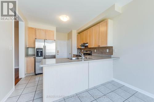 5367 Longford Dr, Mississauga, ON - Indoor Photo Showing Kitchen With Double Sink