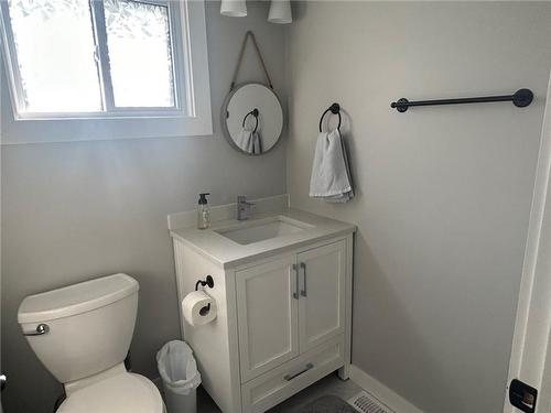 2130 Lakeshore Road, Dunnville, ON - Indoor Photo Showing Bathroom