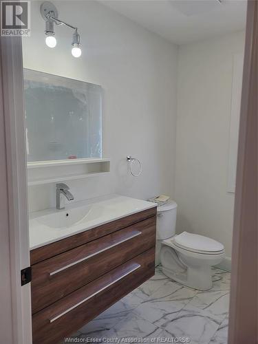 30 Adelaide Street Unit# 1 & 2, Chatham, ON - Indoor Photo Showing Bathroom