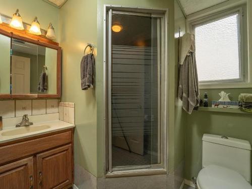 275 Puett Ranch Road, Kamloops, BC - Indoor Photo Showing Bathroom