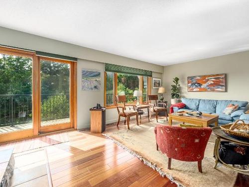 637 Cedar Cres, Ashcroft, BC - Indoor Photo Showing Living Room
