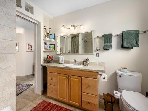 637 Cedar Cres, Ashcroft, BC - Indoor Photo Showing Bathroom