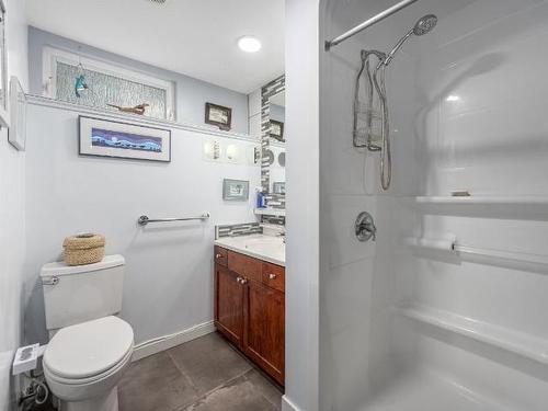 637 Cedar Cres, Ashcroft, BC - Indoor Photo Showing Bathroom
