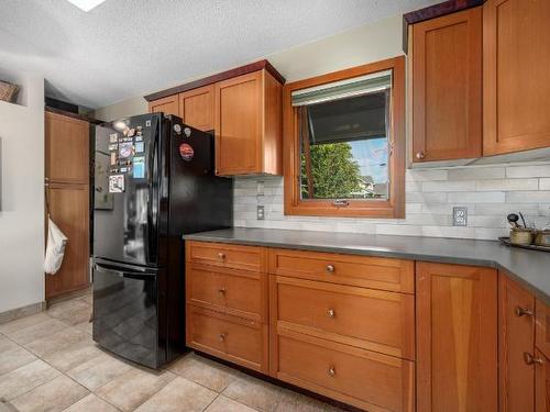 637 Cedar Cres, Ashcroft, BC - Indoor Photo Showing Kitchen
