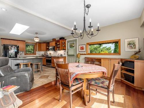 637 Cedar Cres, Ashcroft, BC - Indoor Photo Showing Dining Room