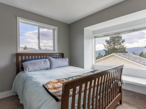 237 Juniper Place, Logan Lake, BC - Indoor Photo Showing Living Room