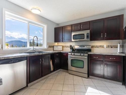 237 Juniper Place, Logan Lake, BC - Indoor Photo Showing Kitchen