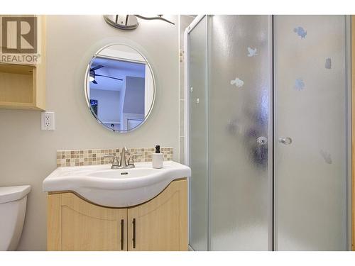1800A 35 Avenue, Vernon, BC - Indoor Photo Showing Bathroom