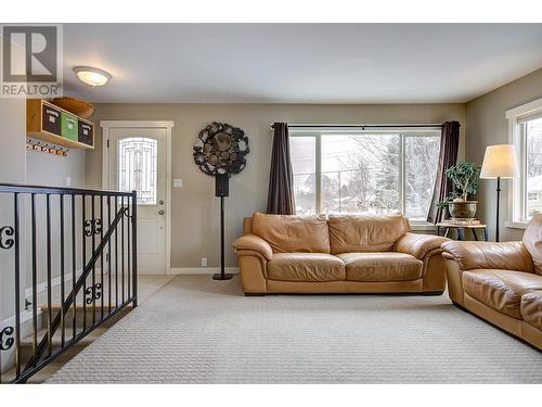 1800A 35 Avenue, Vernon, BC - Indoor Photo Showing Living Room