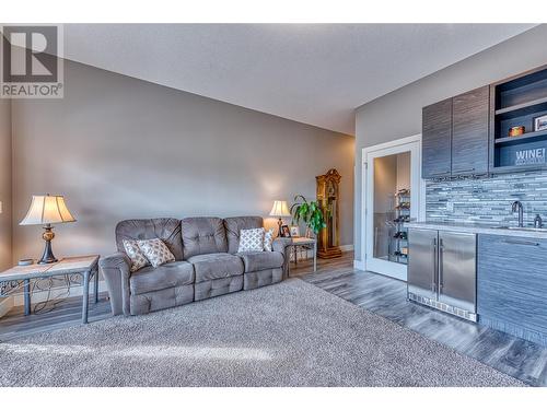 3579 Ranch Road, West Kelowna, BC - Indoor Photo Showing Living Room