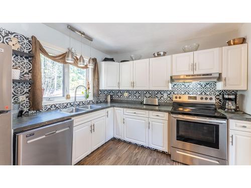 853 Birchmont Drive, Creston, BC - Indoor Photo Showing Kitchen With Double Sink