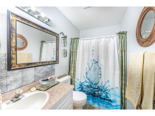 853 Birchmont Drive, Creston, BC - Indoor Photo Showing Bathroom