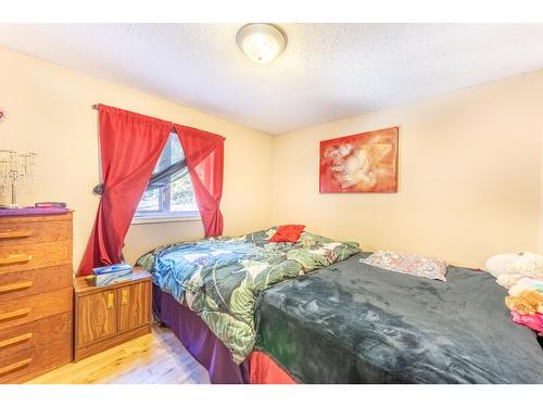 853 Birchmont Drive, Creston, BC - Indoor Photo Showing Bedroom