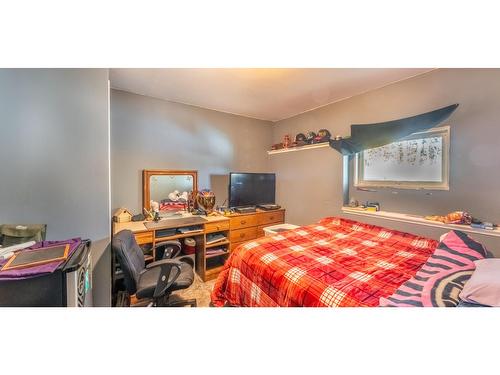 853 Birchmont Drive, Creston, BC - Indoor Photo Showing Bedroom