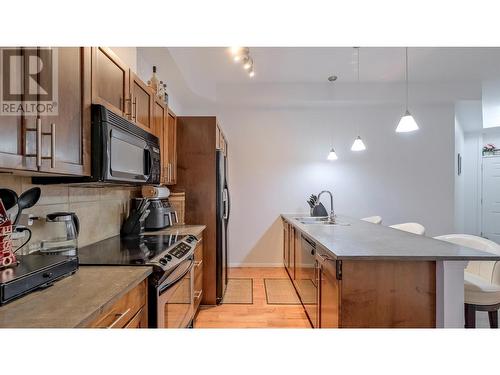 1331 Ellis Street Unit# 204, Kelowna, BC - Indoor Photo Showing Kitchen With Upgraded Kitchen