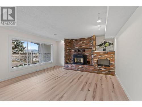 3574 East Vernon Road, Vernon, BC - Indoor Photo Showing Living Room With Fireplace