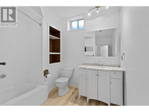 3574 East Vernon Road, Vernon, BC - Indoor Photo Showing Bathroom