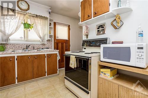 648 Parkview Road, Ottawa, ON - Indoor Photo Showing Kitchen