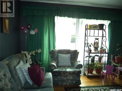 3208 Patricia Street, Regina, SK - Indoor Photo Showing Living Room