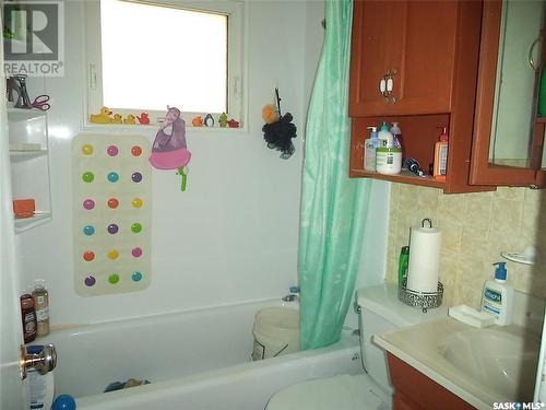 3208 Patricia Street, Regina, SK - Indoor Photo Showing Bathroom