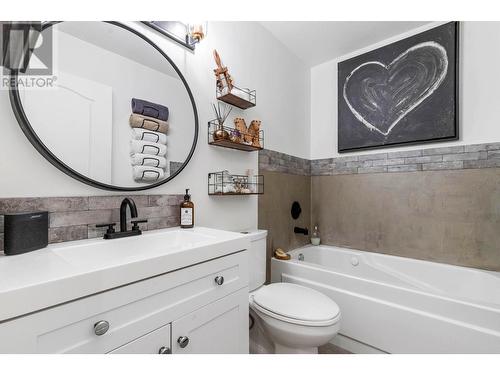 715 Barrera Road Unit# 8, Kelowna, BC - Indoor Photo Showing Bathroom